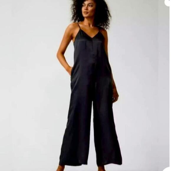 Athleta Black Calm Cool Romper in Satin Black, sz XS - Picture 1 of 14